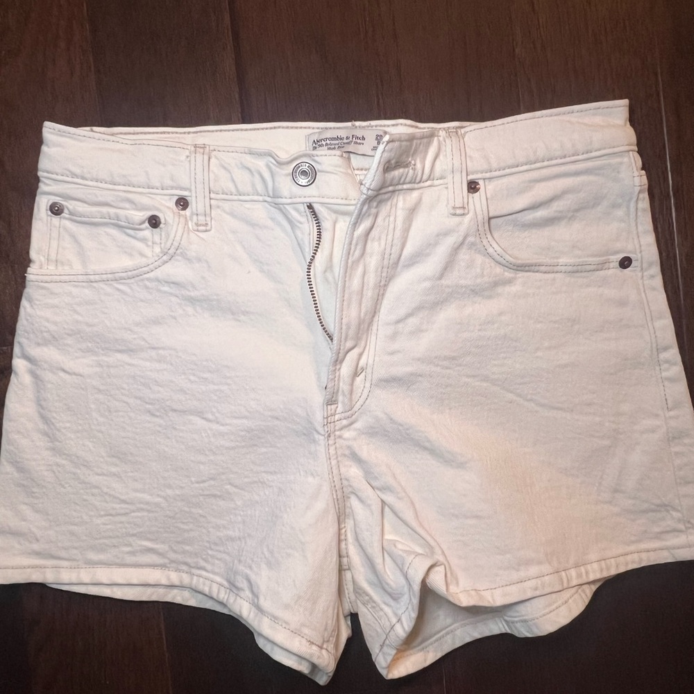 Abercrombie & Fitch ‘90s Relaxed High Rise Jean Shorts
